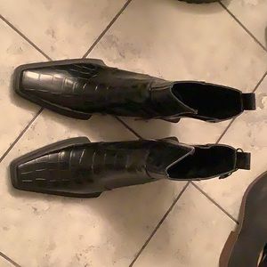 Zara size 10 NWOT black boots with square toe